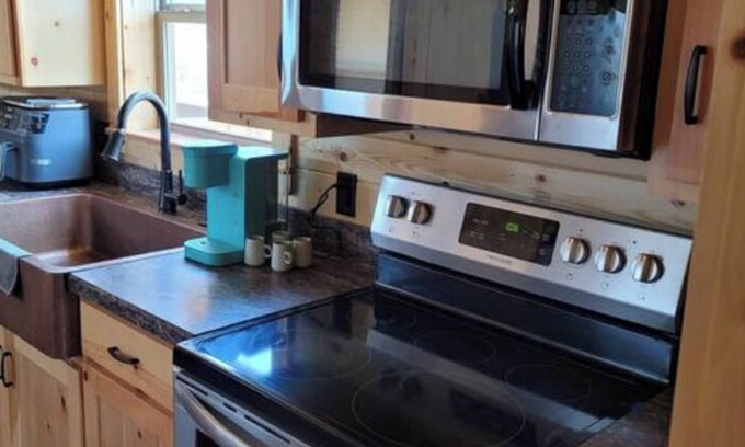 Bluff Dale Cabin | Cozy 2 bedroom cabin in peaceful Morgan Mills with Wi-Fi, AC, and amazing view.