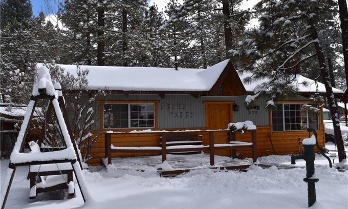 Peter Pan Cabin | Cozy 2-bedroom cabin in lovely Big Bear