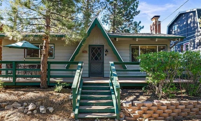 Big Bear City Cabin | Cozy 2-bedroom cabin in beautiful Big Bear with Spa & Fireplace, Walk to shops