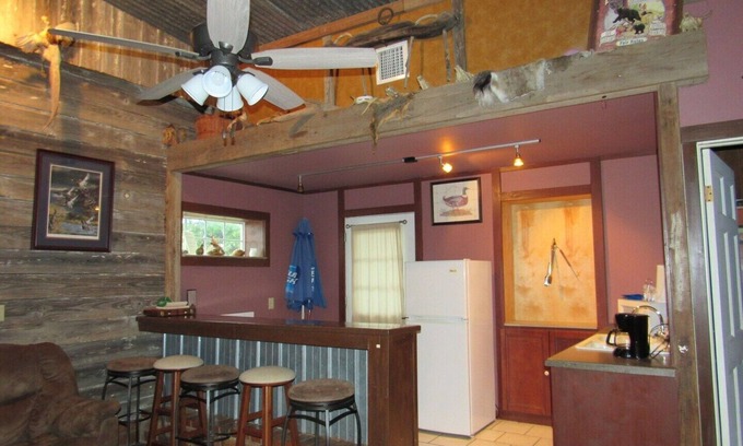 Mannford Cabin | Cozy 2-bedroom cabin in front of the lake!