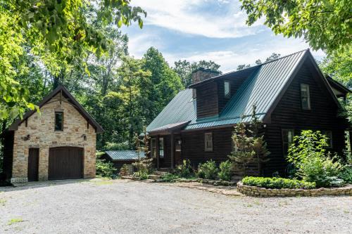 Monterey House | Cozy 2 Bedroom Cabin Nestled in Wooded Hideaway