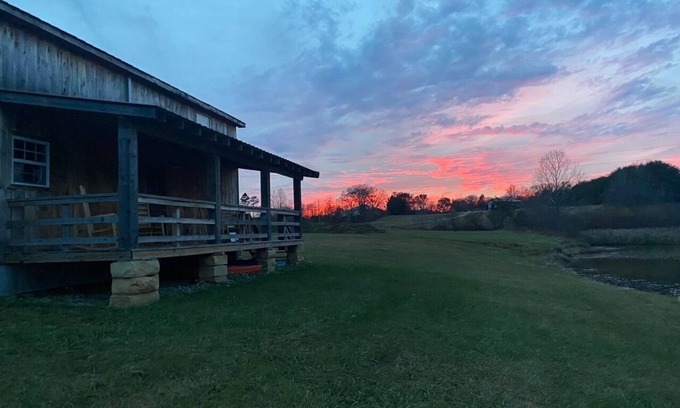 Jamestown Cabin | Cozy 2-bedroom cabin with WiFi, AC in welcoming Jamestown