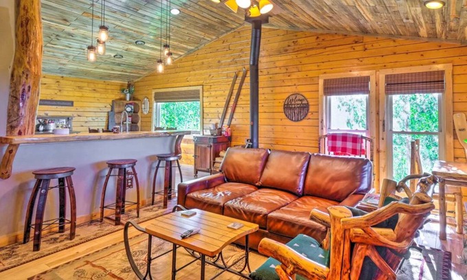 Indian Mountain Cabin | Cozy 2-bedroom cabin in marvelous Jefferson