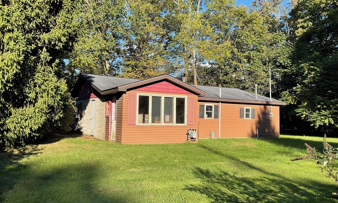 Girard Cabin | Cozy 2-bedroom cabin with AC, WiFi in charming Girard
