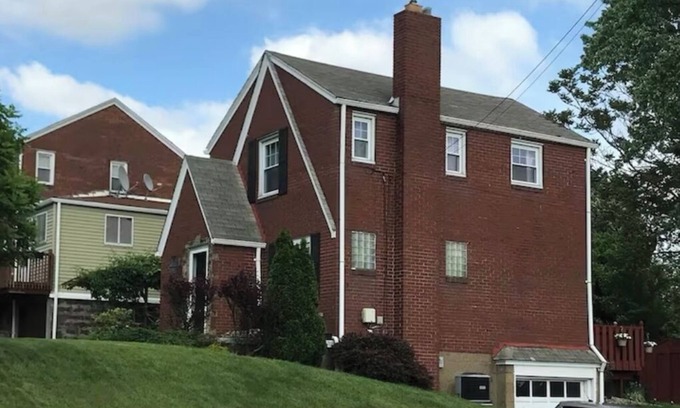 Green Tree House | Cozy 2-bedroom Cape Cod - Pittsburgh City-Line