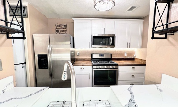 Santa Susana Condo | Cozy 2-bedroom condo Fully Furnished Monthly rent in enjoyable Simi Valley