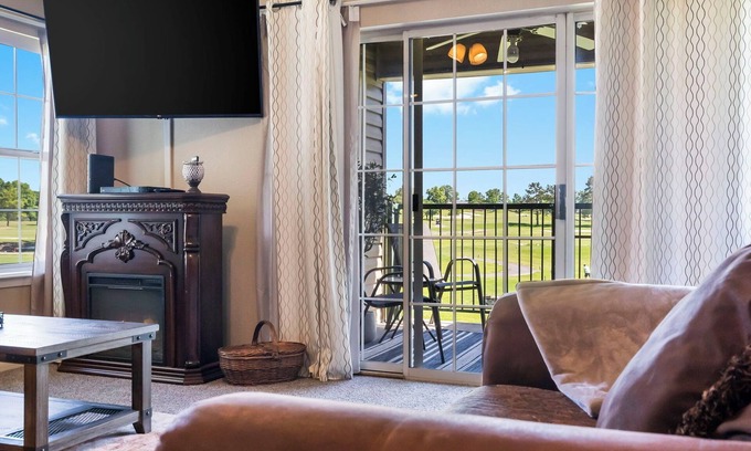 Branson Condo | Cozy 2-bedroom condo at Holiday Hills Golf Resort.