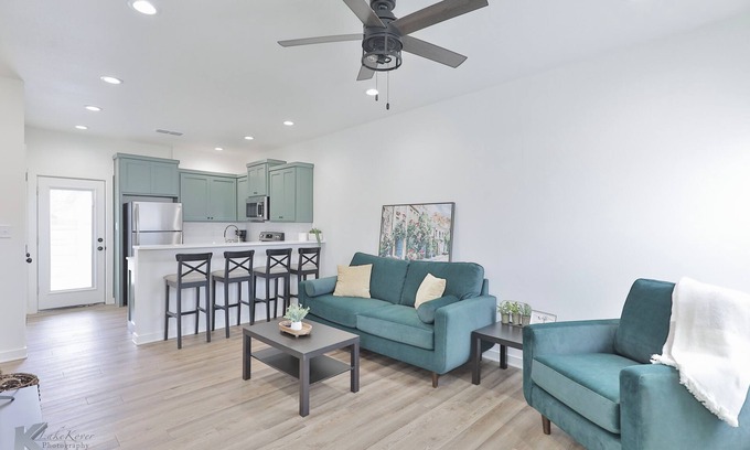 Abilene Condo | Cozy 2-bedroom condo in Abilene with WiFi, AC & Garage