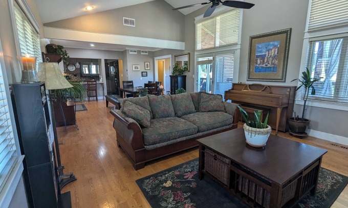 Littleton Condo | Cozy 2-bedroom condo with WiFi, AC in welcoming Centennial