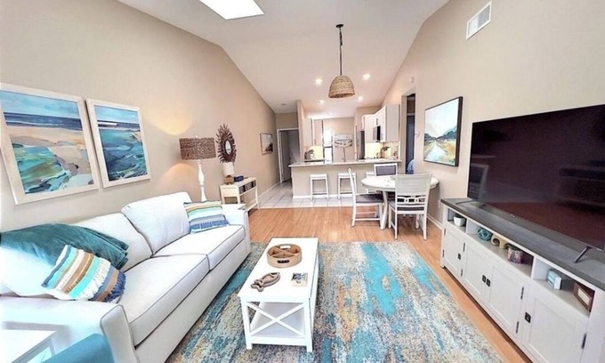 Biggar Condo | Cozy 2-bedroom condo with A/C, WiFi, & canal access in Fort Myers, new to VRBO!
