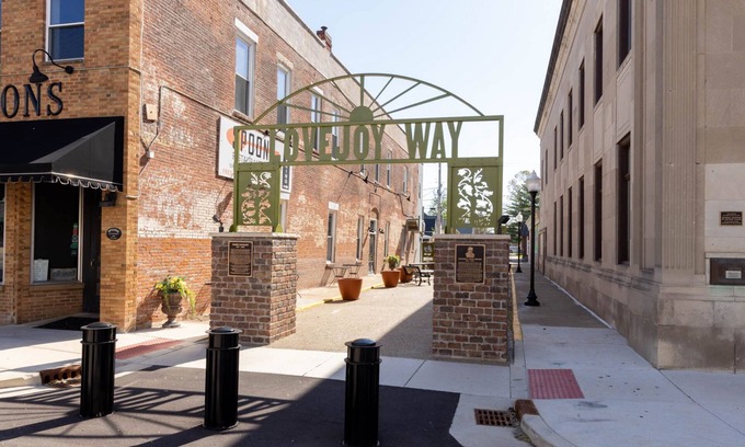 Princeton Apartment | Cozy 2 bedroom condo downtown Princeton