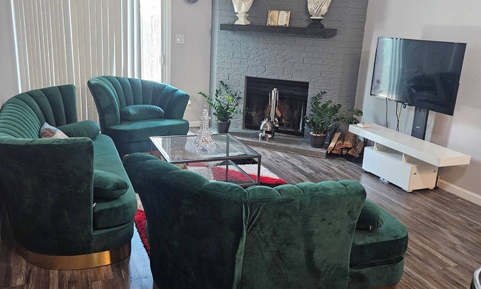 Plano Condo | Cozy 2-bedroom condo with WiFi, AC in welcoming Plano