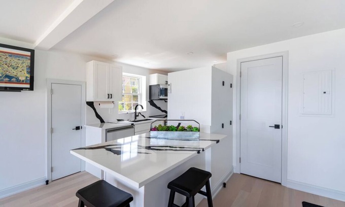 Salem Condo | Cozy 2-bedroom condo with WiFi, AC in charming Salem
