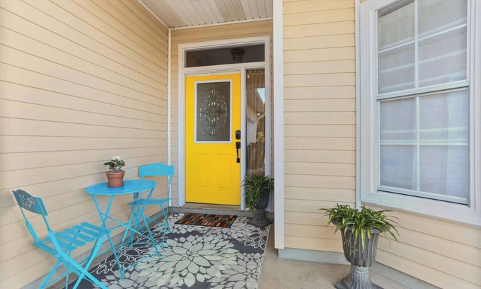 Algiers House | Cozy 2 bedroom Cottage with Double driveway!