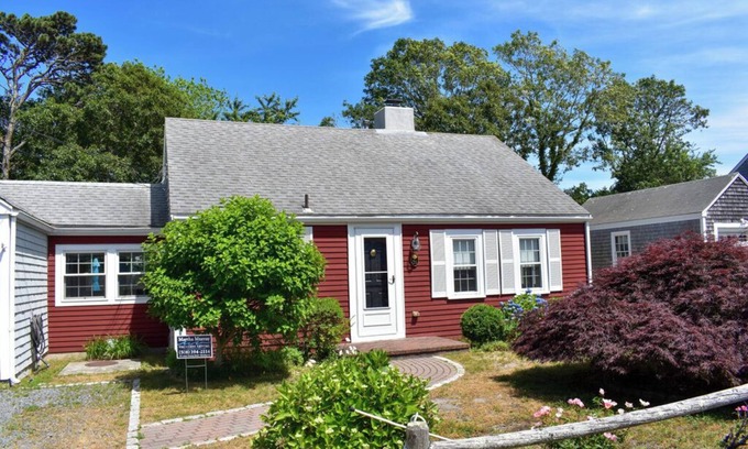 West Harwich House | Cozy 2-Bedroom Cottage – Walk to Pleasant Road Beach!