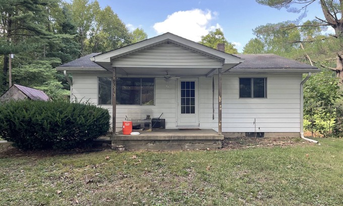 Heltonville Cottage | Cozy 2-bedroom cottage located in beautiful and private Hoosier National Forest