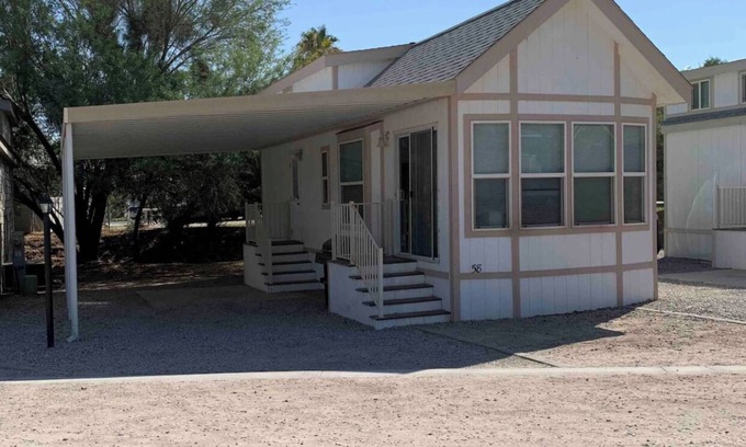 Ehrenberg Cottage | Cozy 2 bedroom Cottage by the River