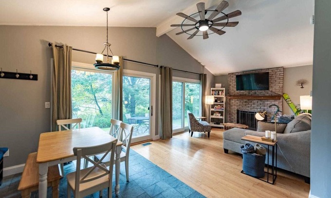Stowe Area House | Cozy 2 Bedroom Cottage, Ideal location