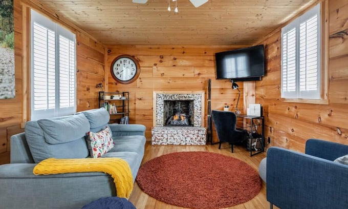 Lakeside Cottage | Cozy 2-bedroom Cottage with Access to Bantam Lake