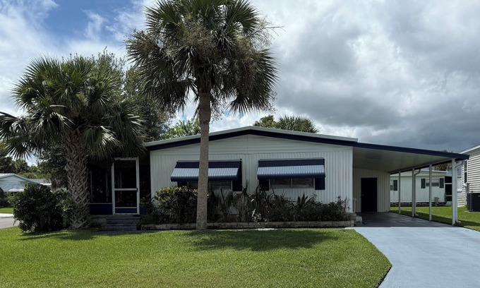 Vero Beach House | Cozy 2-bedroom double-wide home in charming Vero Beach with AC
