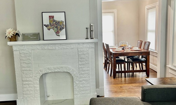 Kessler House | Cozy 2-bedroom duplex in quiet Kessler Park Bishop Arts with WiFi, AC