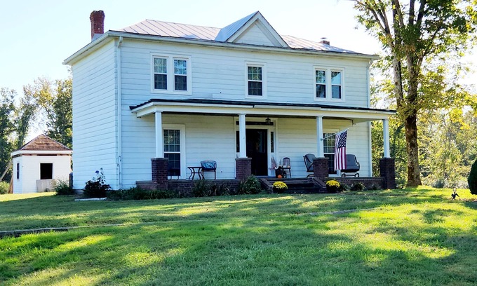 New Kent Other | Cozy 2-bedroom farmhouse on 12 acres in New Kent County just 7 miles off of I64