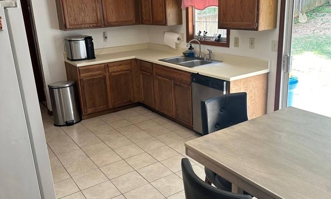 Lawrenceville House | Cozy 2-bedroom house in beautiful Lawrenceville with WiFi, AC