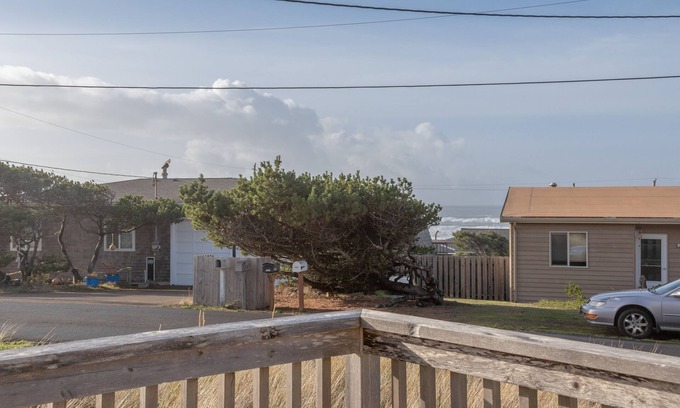 Bayshore House | Cozy 2 Bedroom Home in Bayshore Community