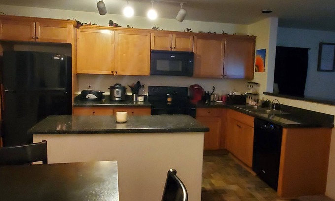 Maryvale Village House | Cozy 2 Bedroom Home-NFL Super Bowl (4 miles from stadium)