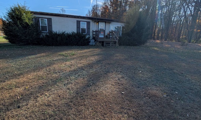 Salem House | Cozy 2-bedroom home Salem NY. close to Saratoga, Lake George NY & Vermont, AC