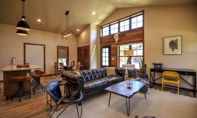 Red Lodge Apartment | Cozy 2 bedroom home w/hot tub!