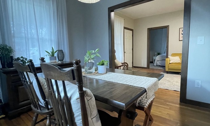 Beckley House | Cozy 2 bedroom house. 1 mile from i77, in Beckley West Virginia.