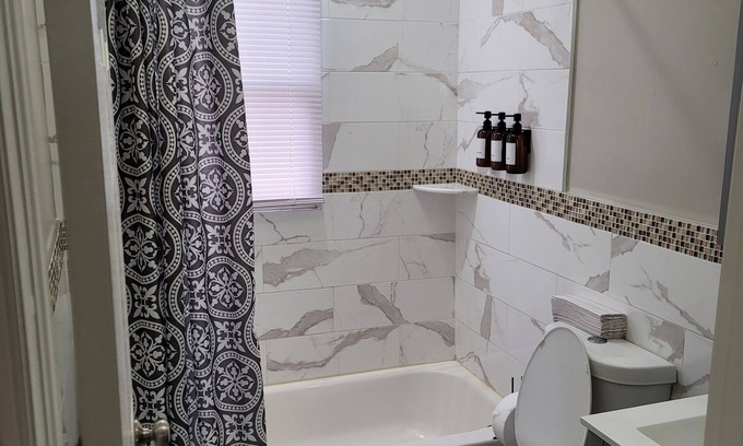 Teaneck House | Cozy 2-bedroom house in welcoming Teaneck with AC, WiFi