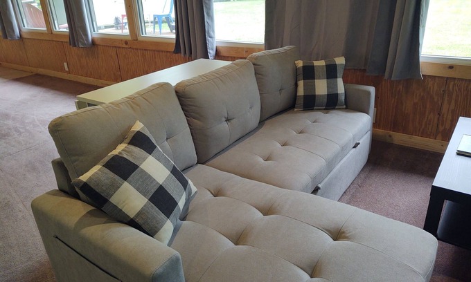 Coal Run House | Cozy 2-bedroom house on the Muskingum River. Just 45 min from Hocking Hill.