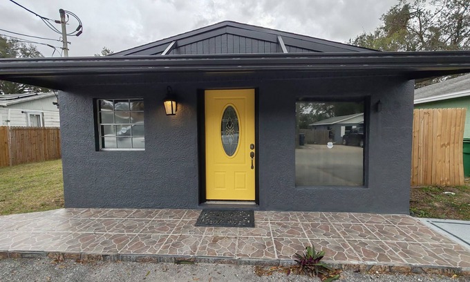 Tampa House | cozy 2-bedroom house with WiFi, AC in welcoming Tampa