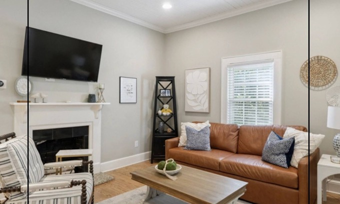 Hickory Cottage | Cozy 2 bedroom in heart of Hickory, NC