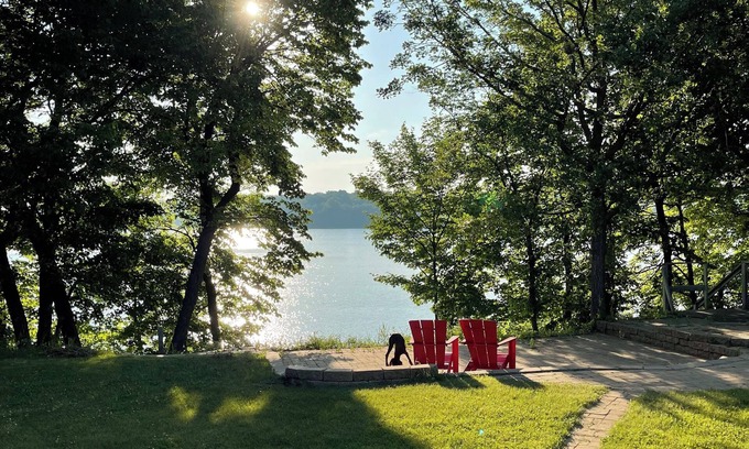 Farwell Cabin | Cozy 2-bedroom Lake cabin in Alexandria Area with private lakeshore.