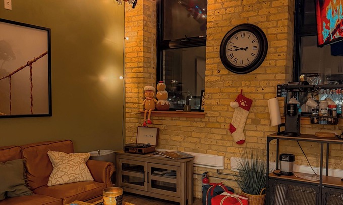 Exchange District Condo | Cozy 2-Bedroom Loft in DT! Walking distance to the Forks and Canada Life Centren