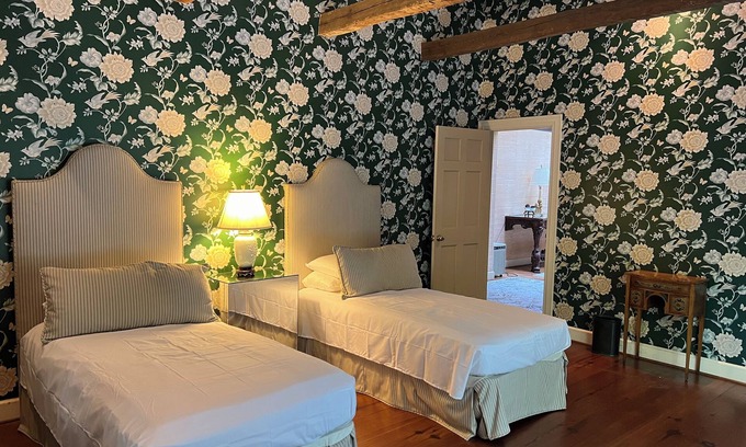 Goldsboro House | Cozy 2 Bedroom Luxury stay at the W. Wing of an astonishing majestic home