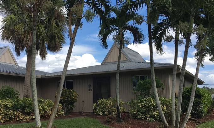 Naples Condo | Cozy 2 bedroom minutes from the beach and Marco Island!