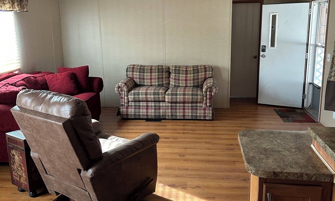 Freedom House | Cozy 2-bedroom Mobile Home in Freedom, OK