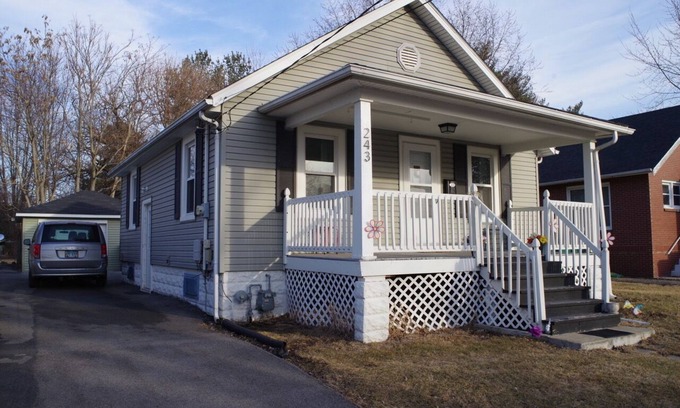 Galesburg House | Cozy, 2 bedroom, Pet-Friendly Home Near Knox College!