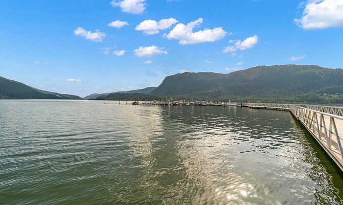 Sicamous Condo | Cozy 2-bedroom, pool side condo with fitness room, steam room and boat slip