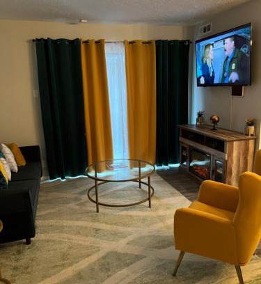 Oak Lawn Apartment | Cozy 2-Bedroom Property in the heart of Dallas