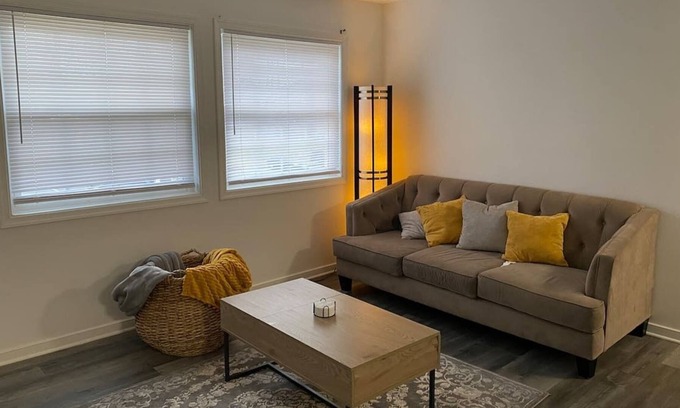 Richmond Apartment | Cozy 2-bedroom rental unit w/free parking