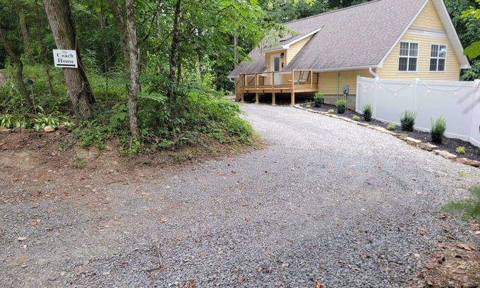 Heiskell Cottage | Cozy 2-bedroom rural coach house convenient to I-75 and the Knoxville area.