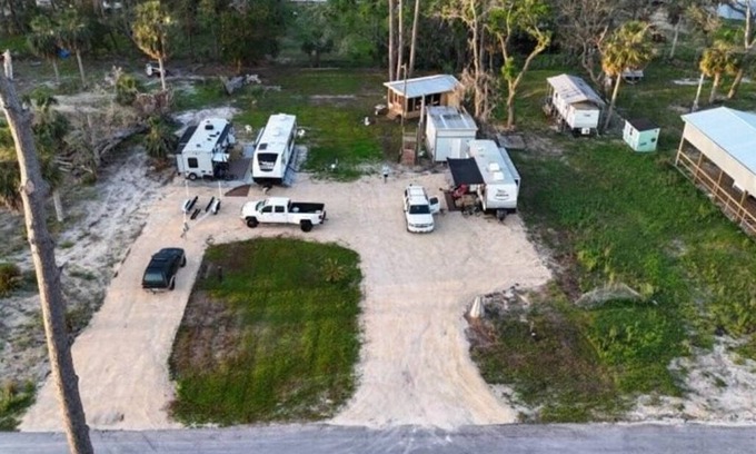 Steinhatchee House | Cozy 2-bedroom RV with AC, WiFi in delightful Steinhatchee