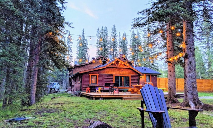 Bragg Creek Cabin | Cozy 2-bedroom suite in the forest near multiple restaurant/pubs. BraggCreek