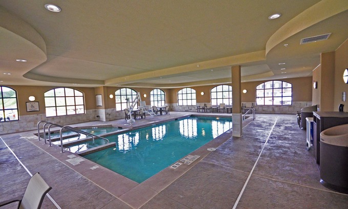 Altoona Condo | Cozy 2 Bedroom Suite | Free Breakfast, Free Wi-Fi, Indoor Pool and Hot Tub