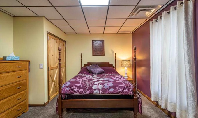 Wallingford House | Cozy 2-bedroom suite with an updated kitchen.